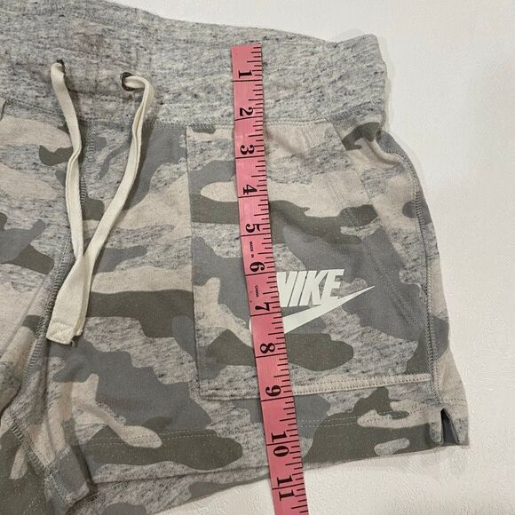 Nike Camo Print Lounge Shorts Gray Green Drawstring Pockets Size Medium - Picture 6 of 7